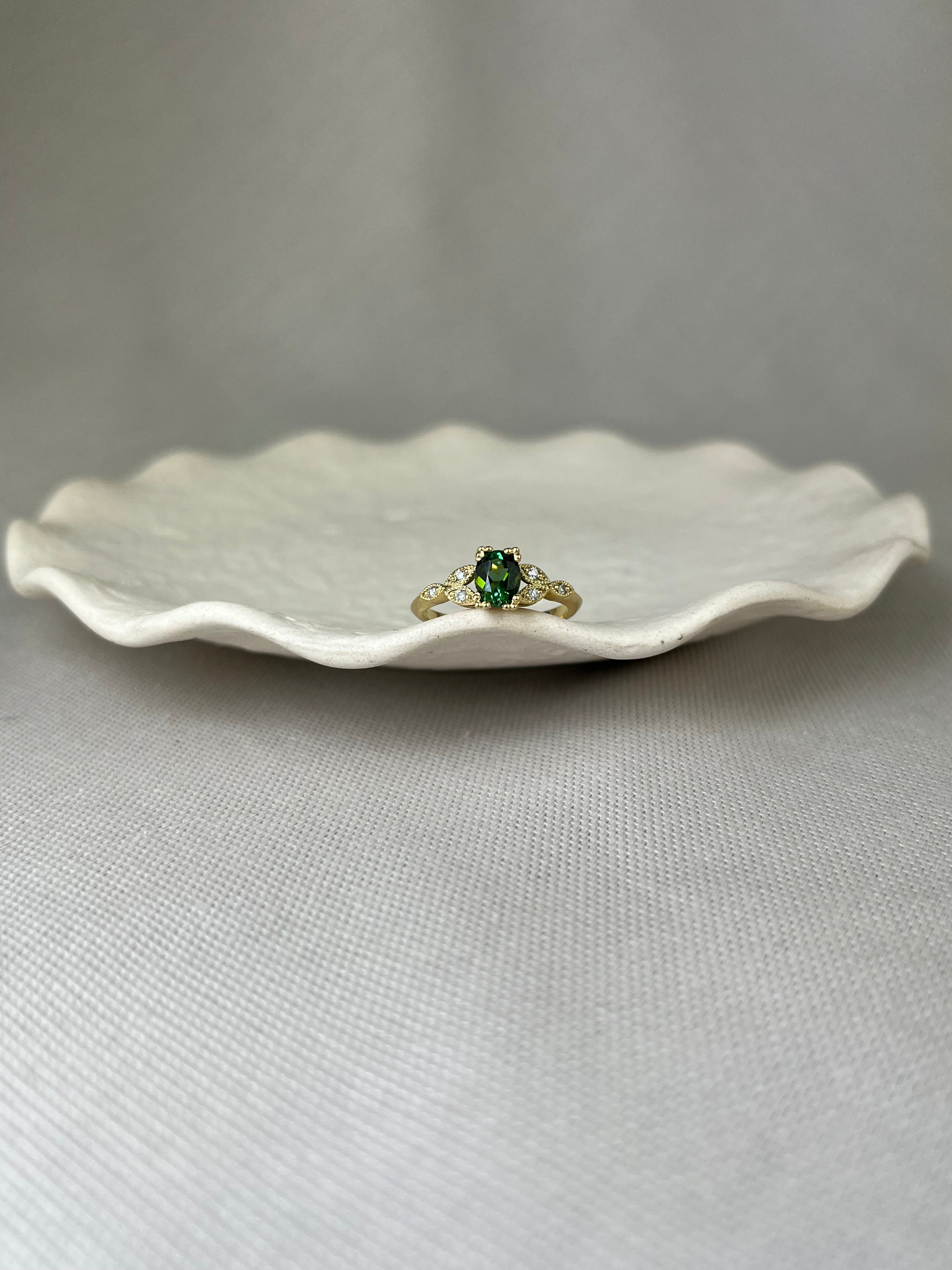 18ct Yellow Gold Green Tourmaline Diamond Vintage Split Shoulder