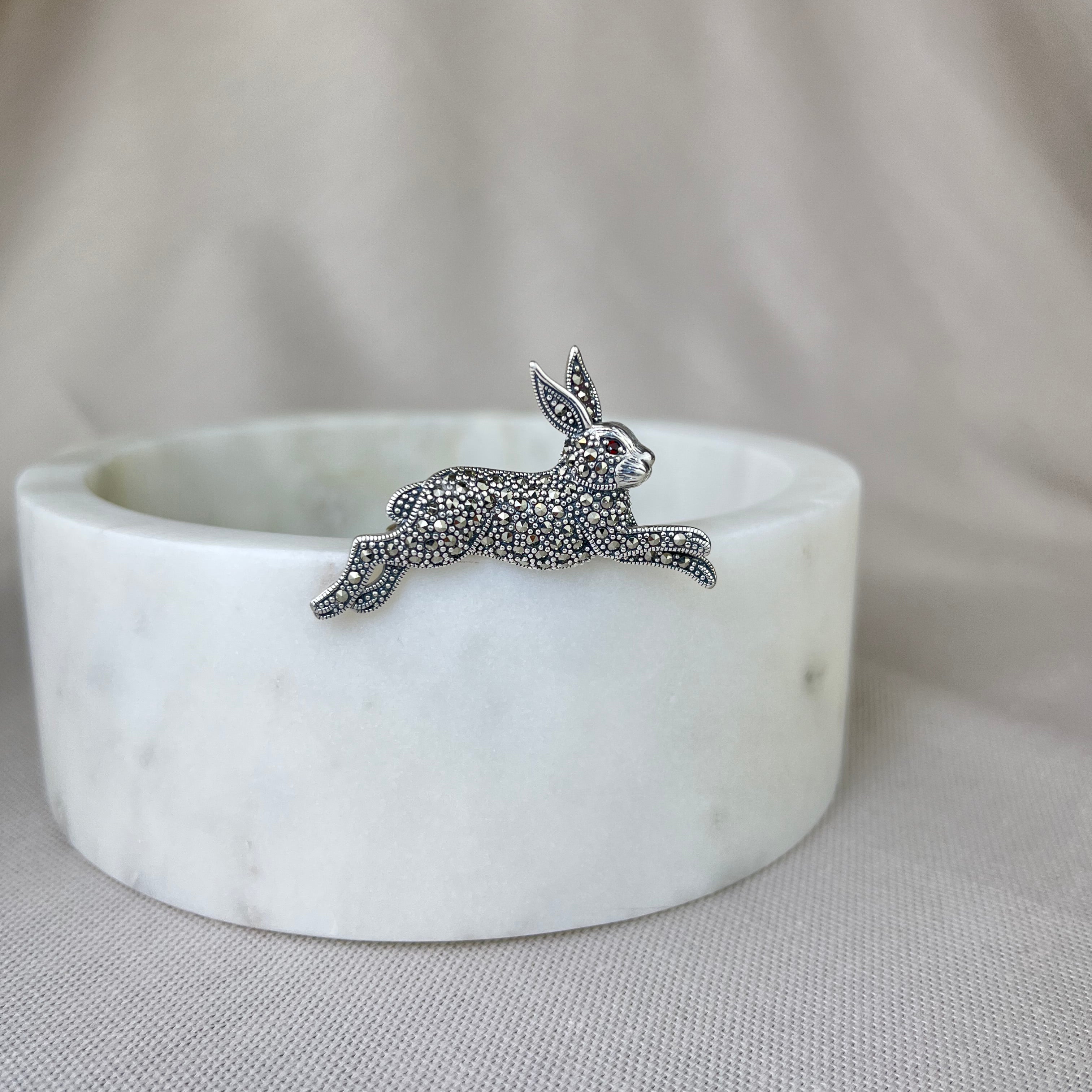 Embroidered Velvet Brooch In The Shape Of An Easter Rabbit, Hare Pin - Foto 4